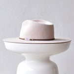 Ninakuru wool hat with amethyst.