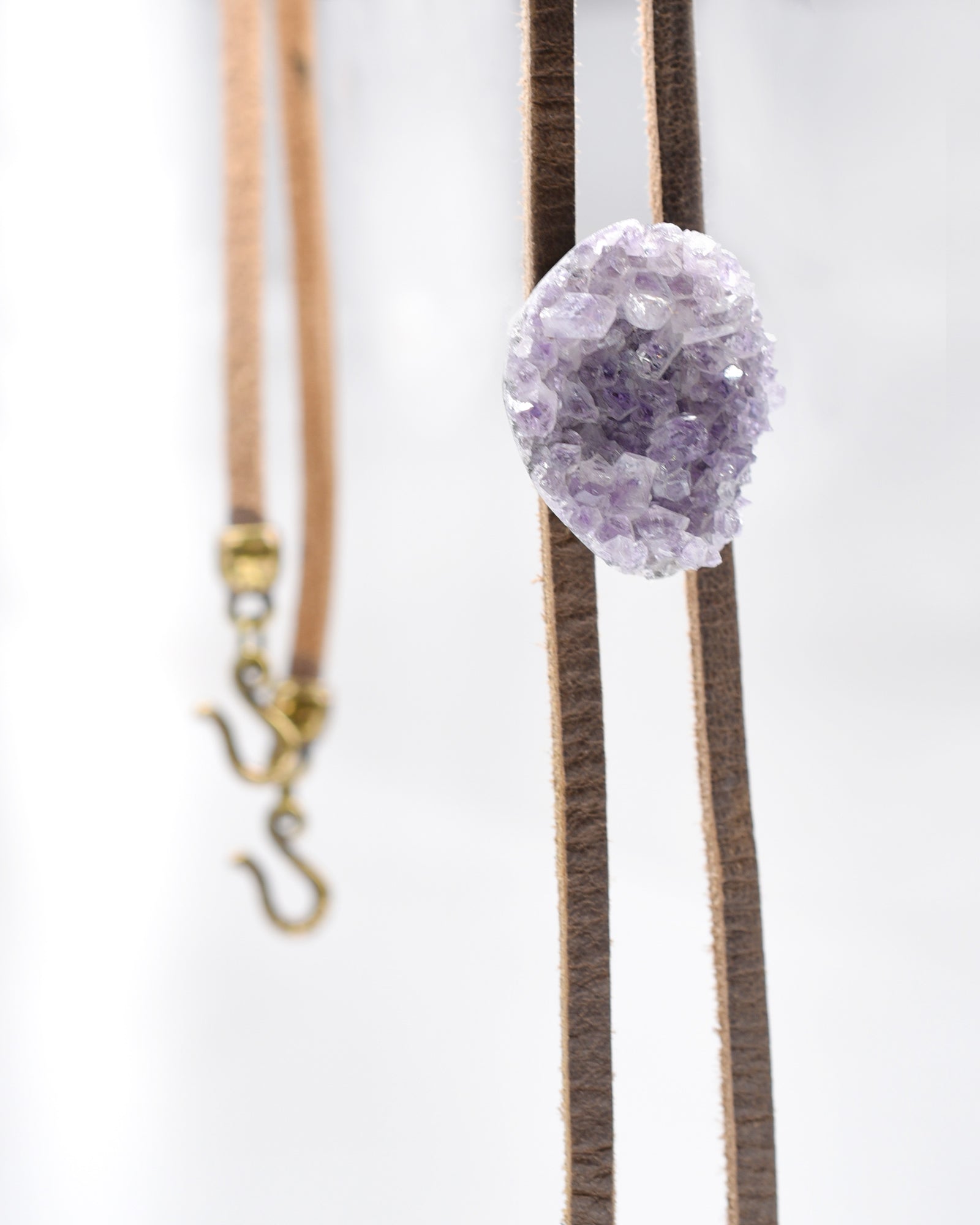 Ninakuru wool hat with amethyst.