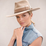 Ninakuru wool felt hat with velvet and leather.