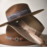 Ninakuru wool felt hat with velvet and leather.