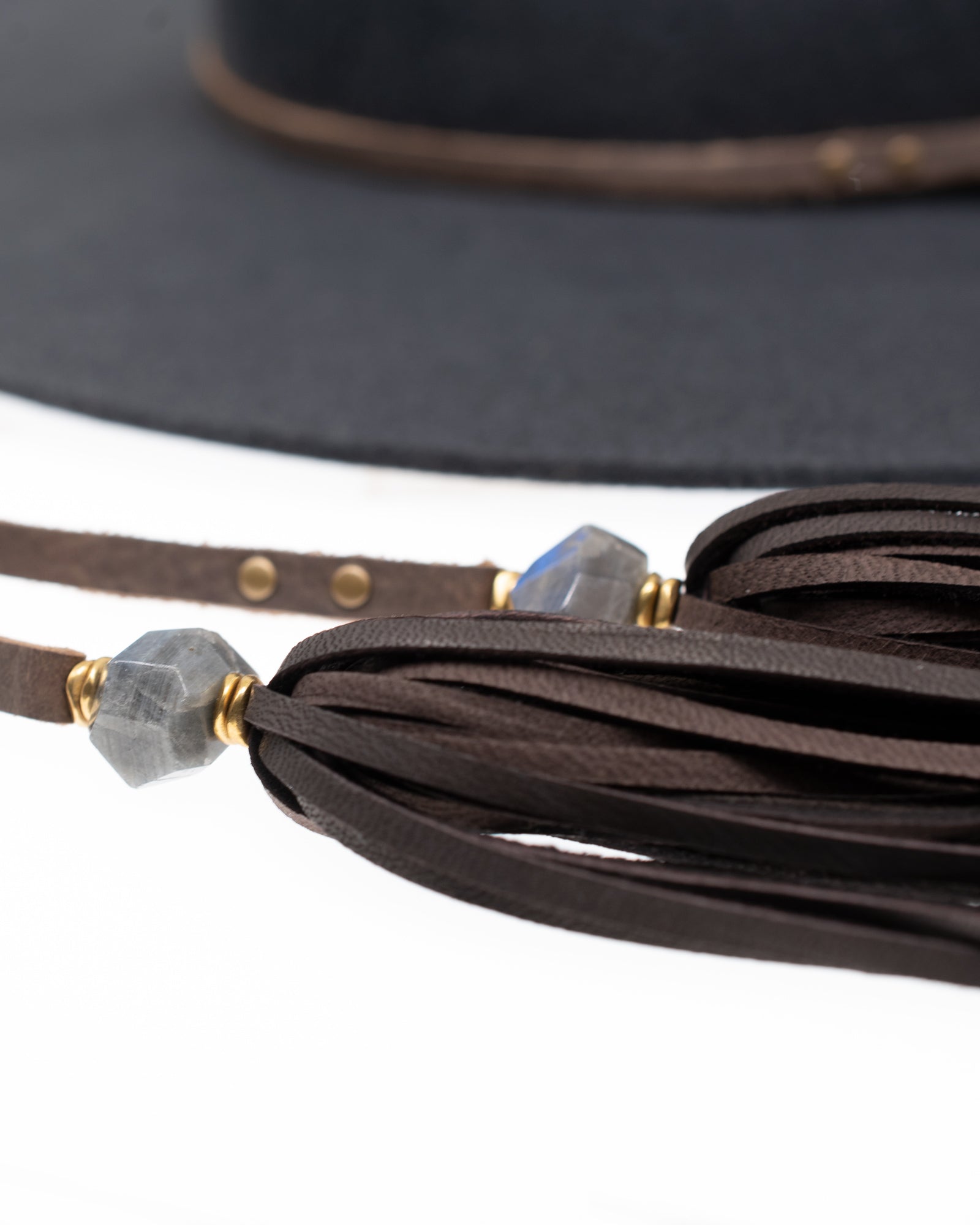 Ninakuru wool felt hat with leather and labradorite.