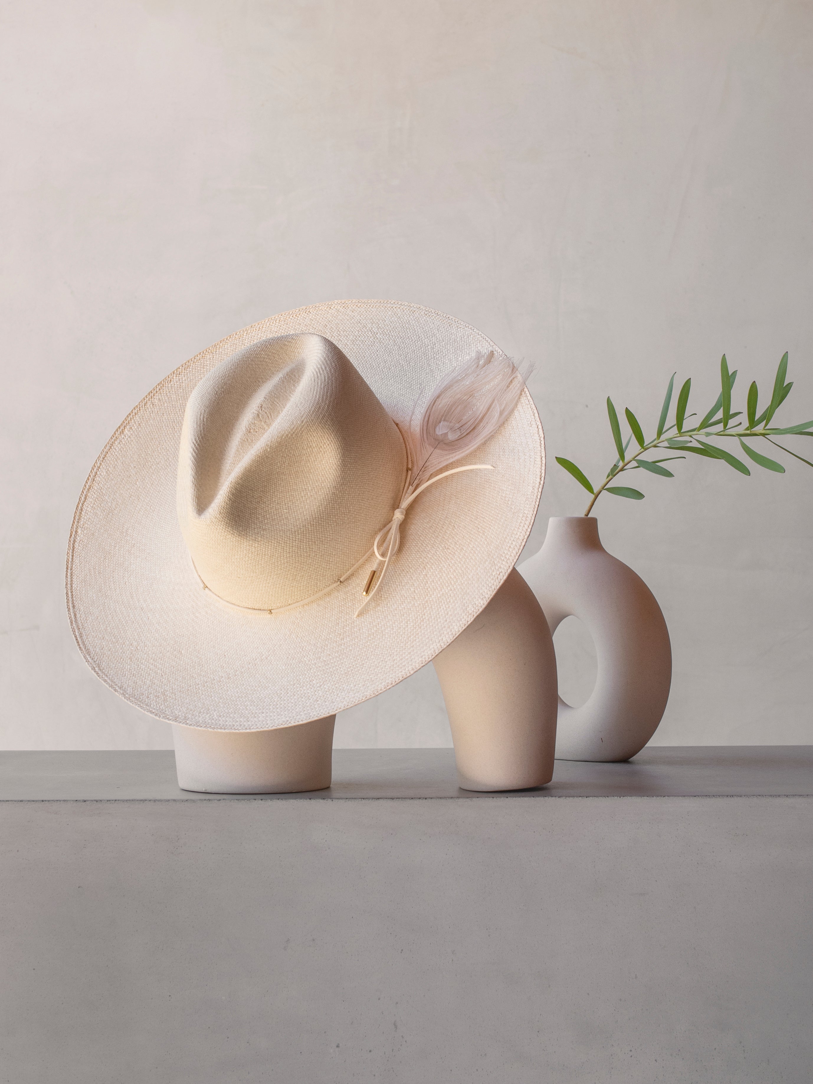 A Ninakuru Panama hat with vase. 