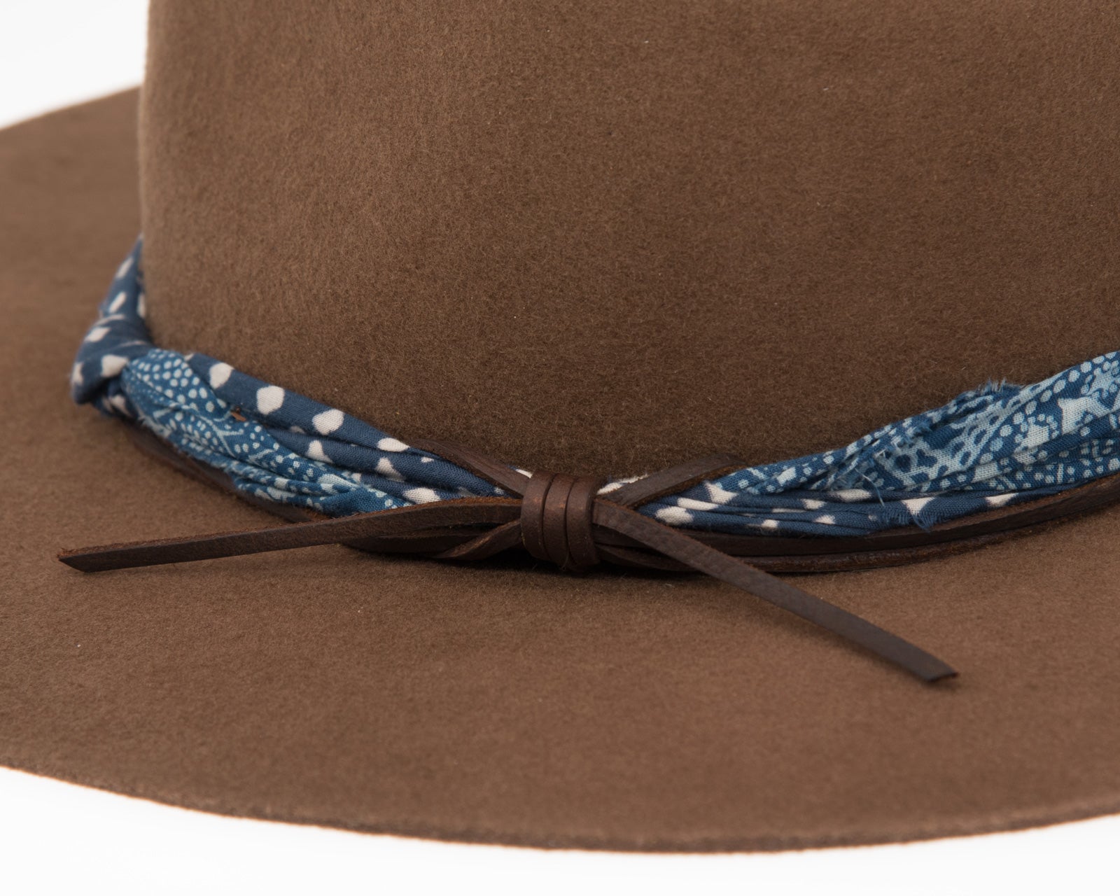 Ninakuru wool hat with cotton wrap band and leather lace.