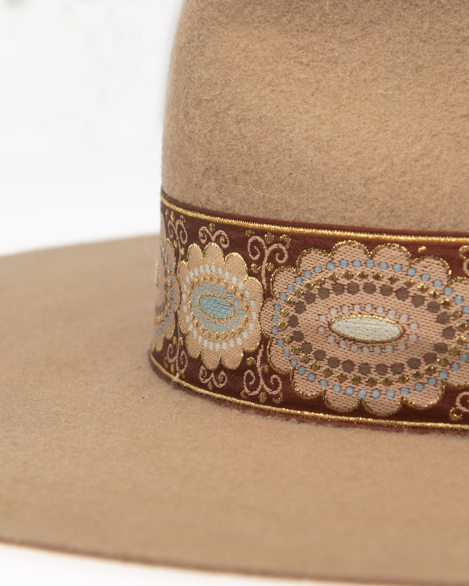 Ninakuru wool hat with vintage brocade ribbon.