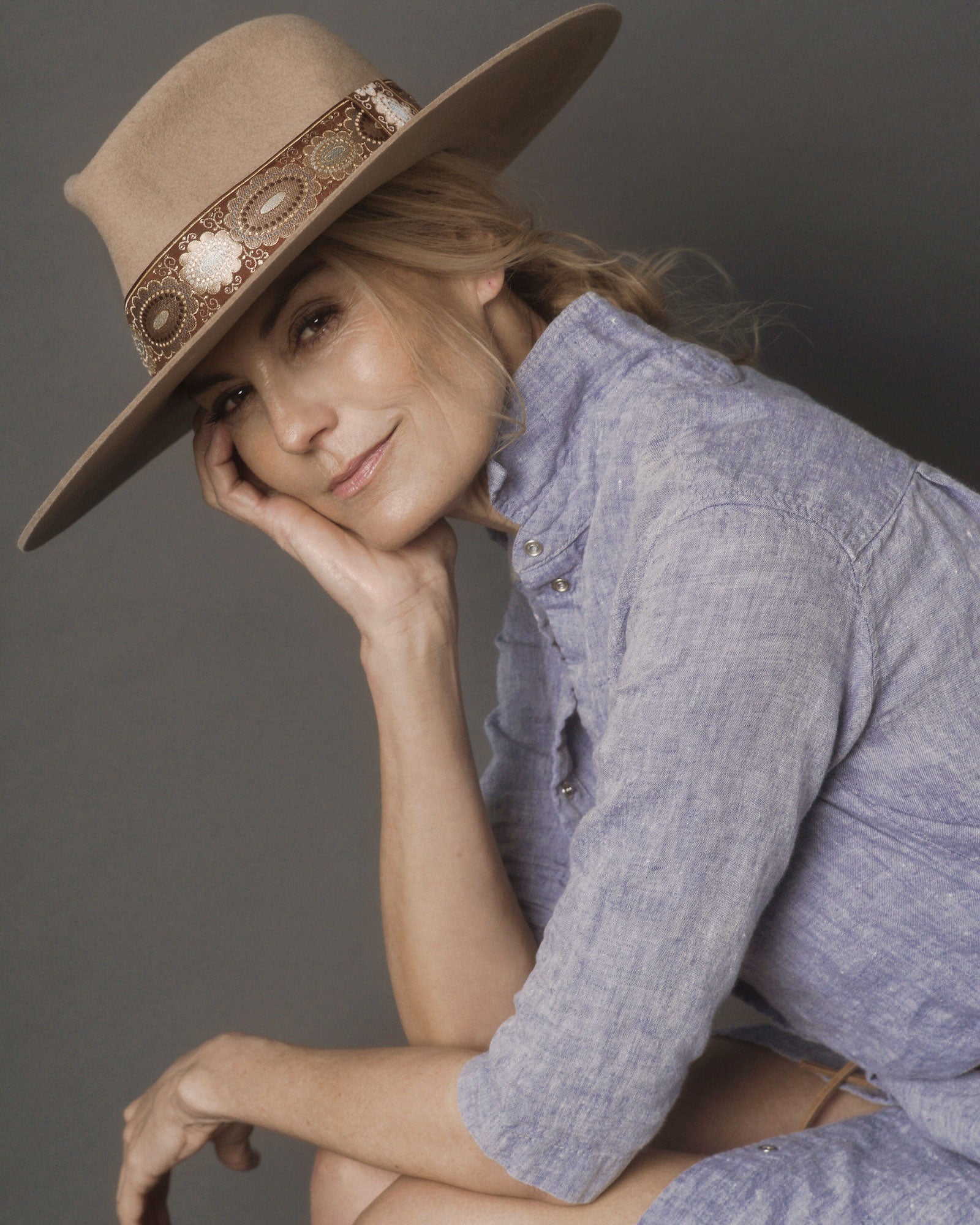 Ninakuru wool hat with vintage brocade ribbon.
