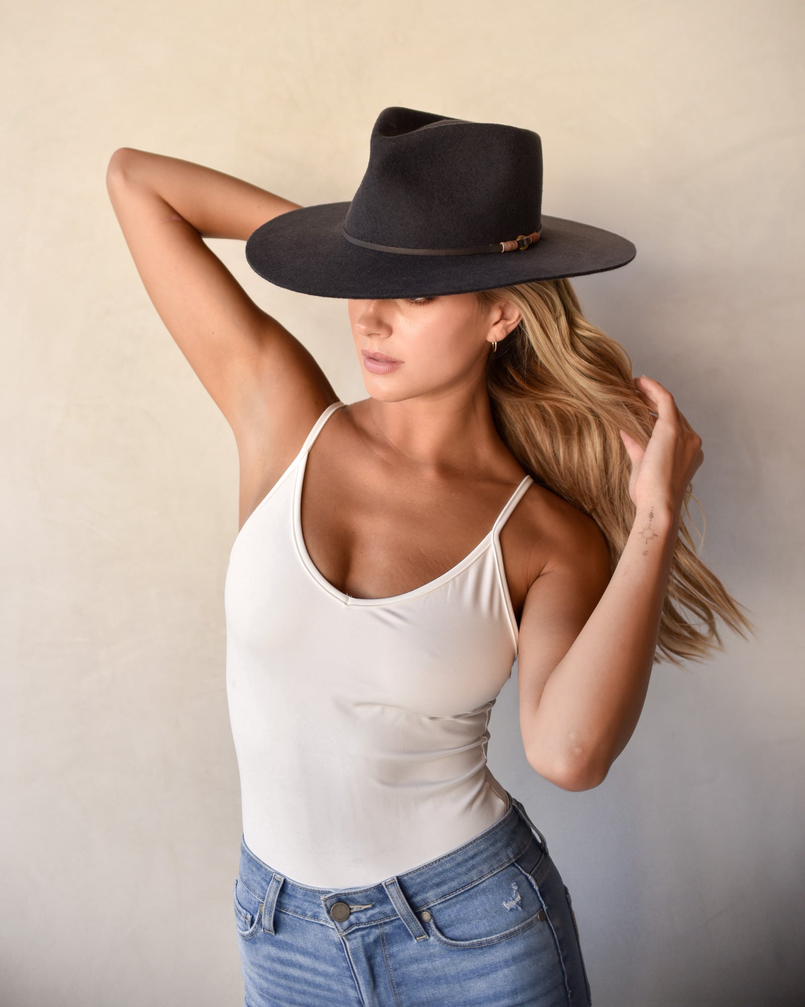 Ninakuru long brim wool hat with leather band and bronze eyelet.