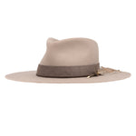 Ninakuru wool hat with leather band, feather and bronze.