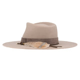 Ninakuru wool hat with leather band, feather and bronze.