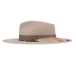 Ninakuru wool hat with leather band, feather and bronze.