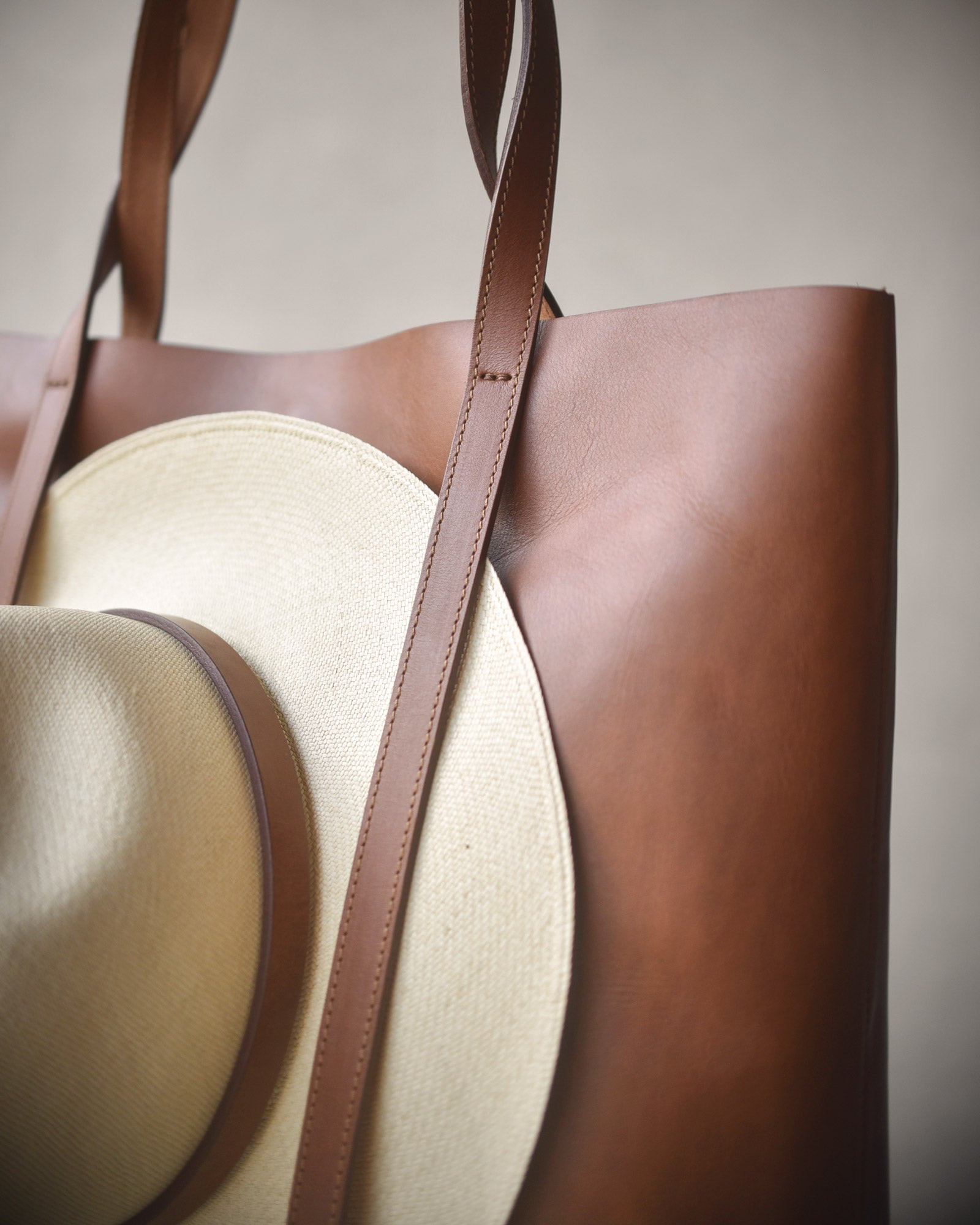 Leather tote bag with hat carrier.