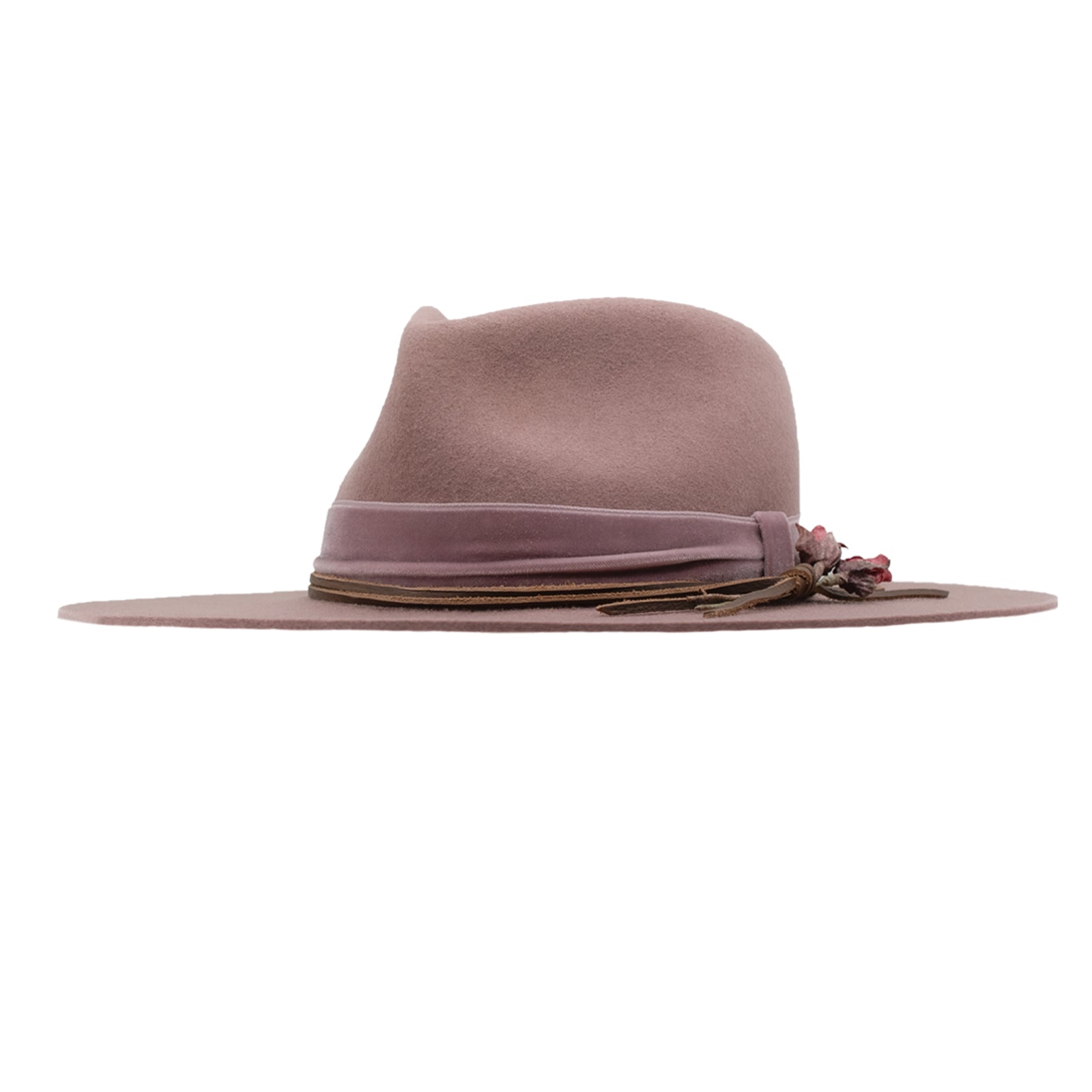Ninakuru wool felt hat with leather, velvet and rose.