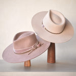 Ninakuru wool felt hat with leather, velvet and rose.