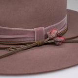 Ninakuru wool felt hat with leather, velvet and rose.